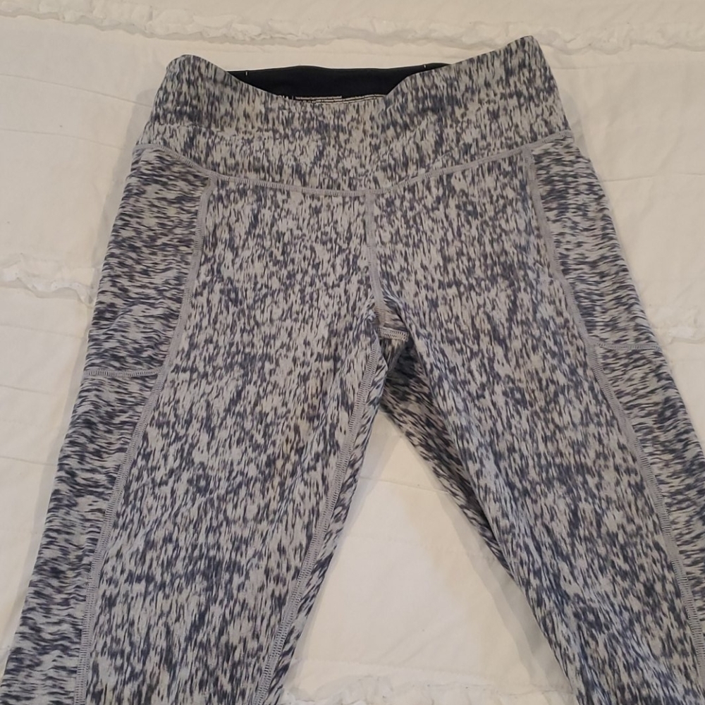 Victoria SPORT Capri leggings!!!